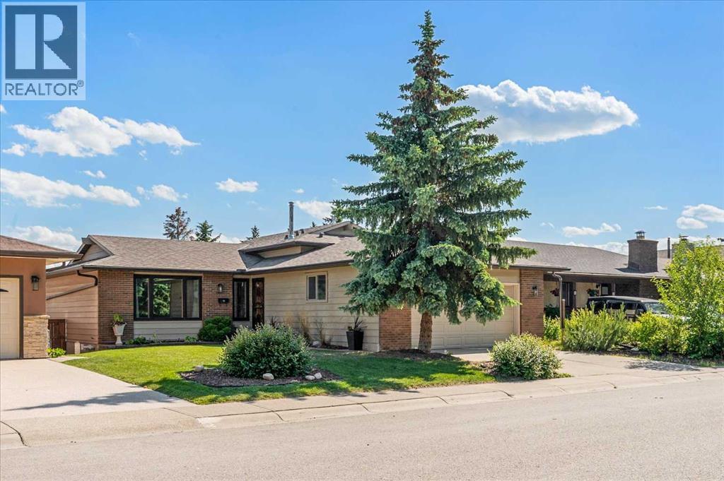House for Sale in 7715 67 Avenue NW|Calgary, Alberta T3B4P2 2
