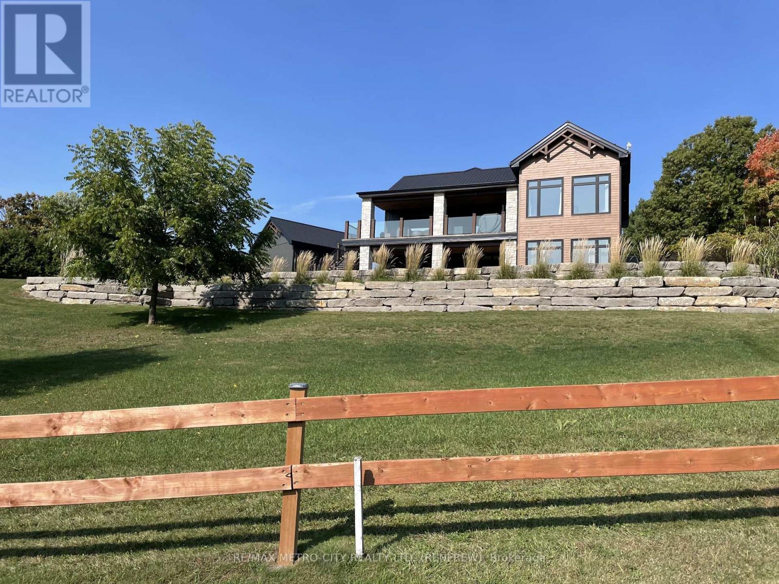 For sale: 98 SPINDLE DRIFT COURT, Greater Madawaska, Ontario