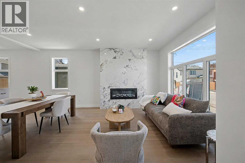 Row / Townhouse for Sale in 753 Centre Avenue NE|Calgary, Alberta T2E4B6