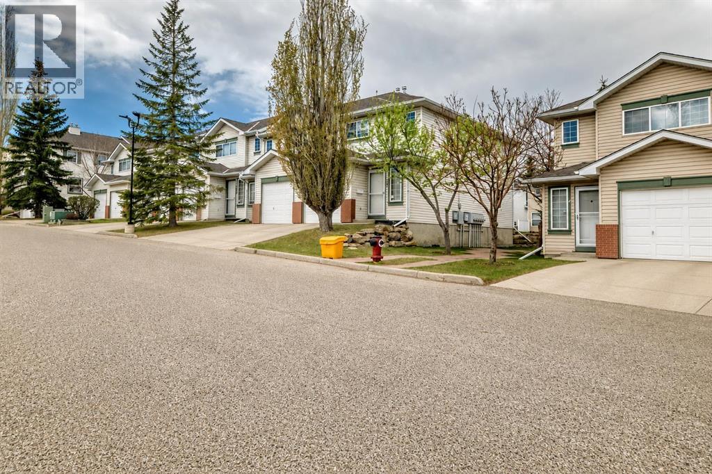 Row / Townhouse for Sale in 152 Country Hills Villas NW|Calgary, Alberta T3K4S8 3