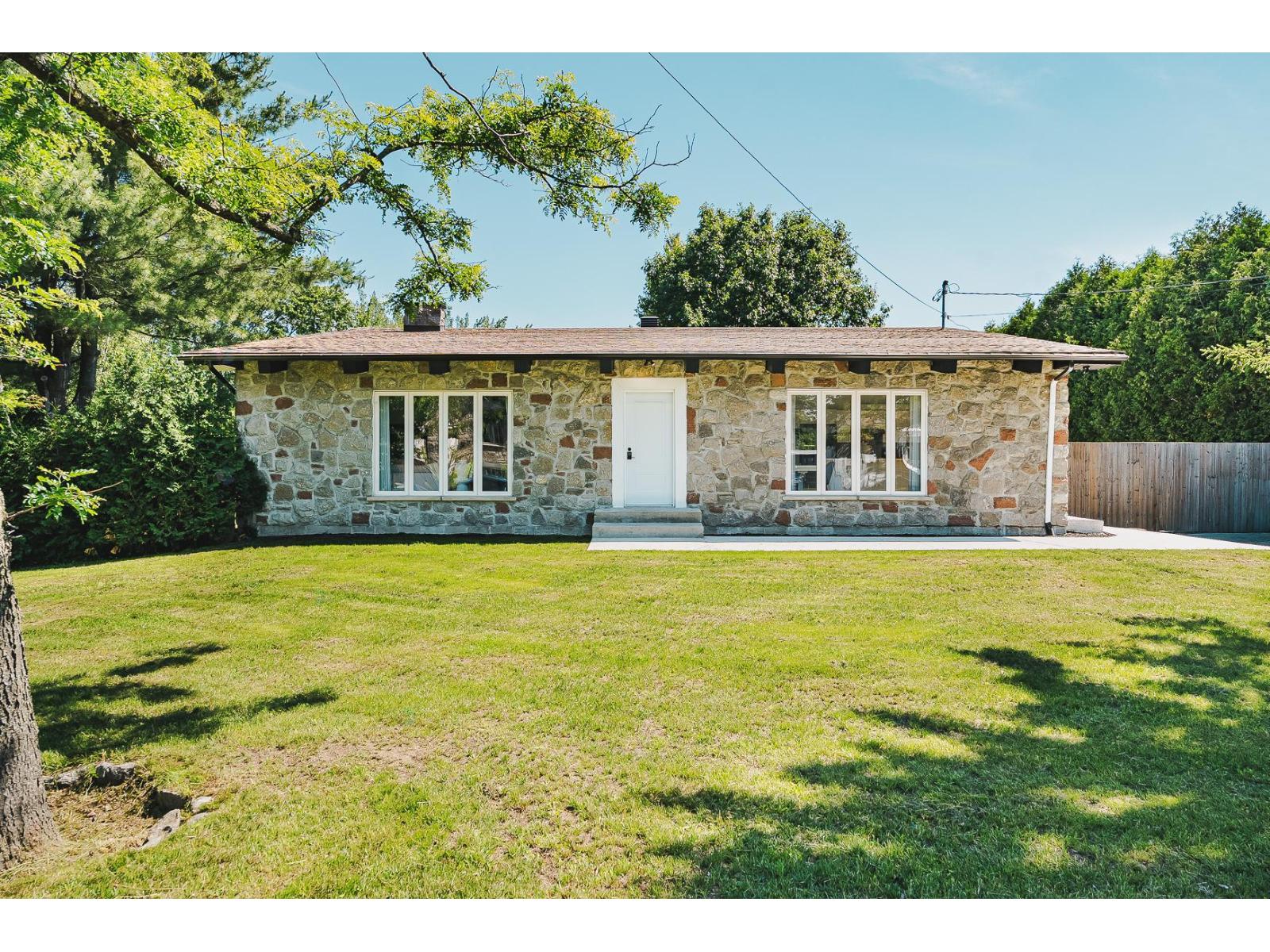 2705 Rue Charbonneau