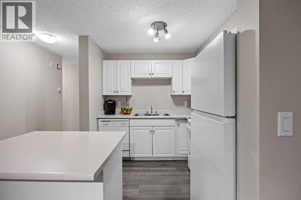 Apartment for Sale in 2206, 2000 Millrise Point SW|Calgary, Alberta T2P3W4 4