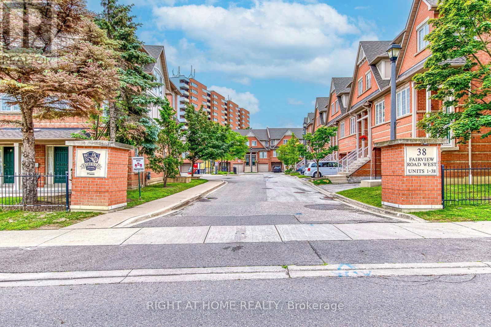 Row / Townhouse for Sale in 38 - 38 FAIRVIEW ROAD W|Mississauga (Fairview), Ontario L5B4J8 4
