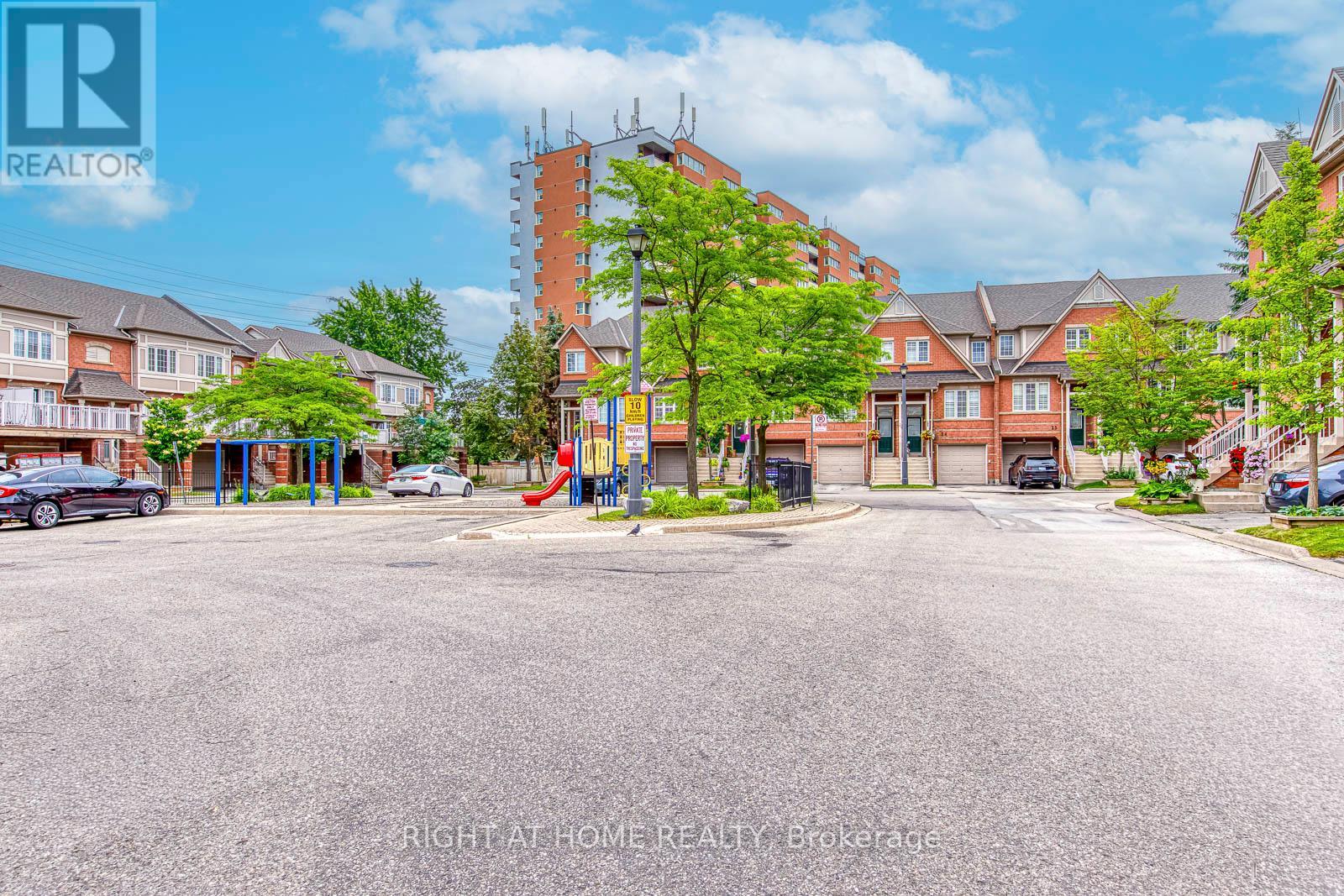 Row / Townhouse for Sale in 38 - 38 FAIRVIEW ROAD W|Mississauga (Fairview), Ontario L5B4J8 5