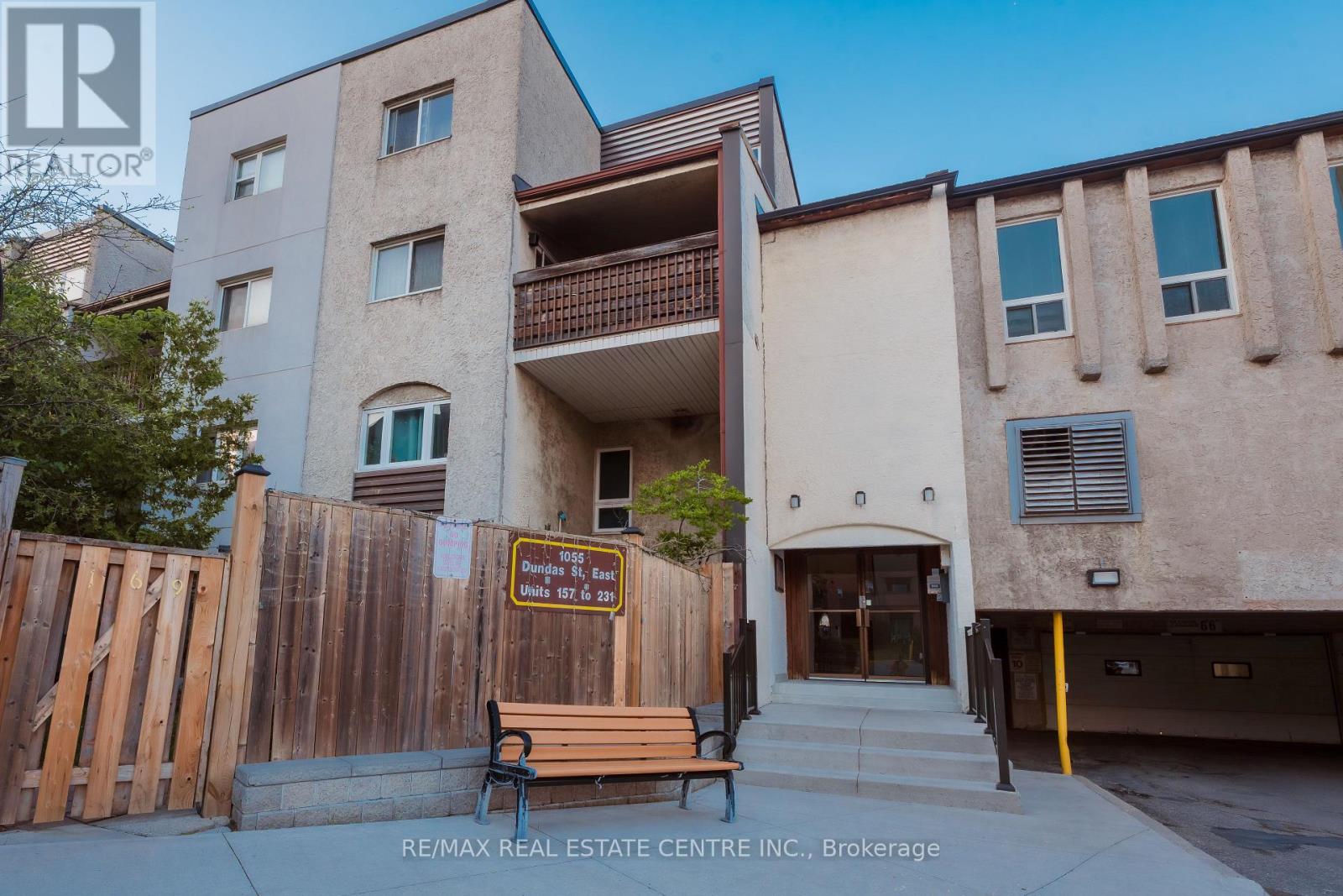 Row / Townhouse for Sale in 190 - 1055 DUNDAS STREET E|Mississauga (Applewood), Ontario L4Y3X6