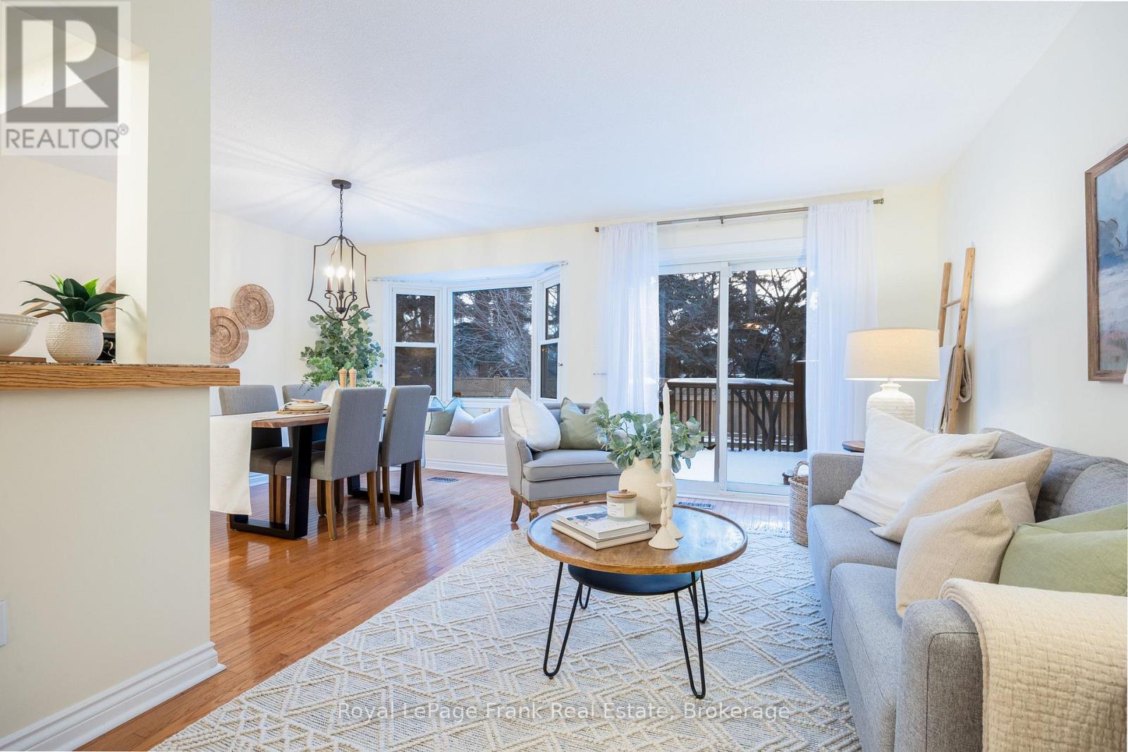 Row / Townhouse for Sale in 23 - 385 THE EAST MALL|Toronto (Islington-City Centre West), Ontario M9B6C6 4