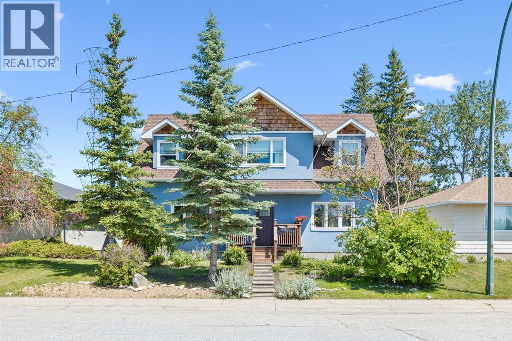 House for Sale in 4936 Worcester Drive SW|Calgary, Alberta T3C3L6