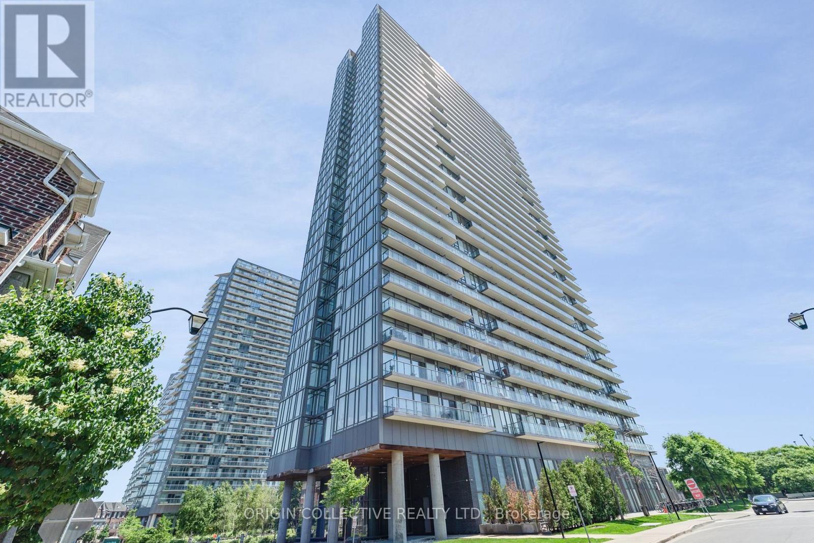 302 - 105 THE QUEENSWAY AVENUE