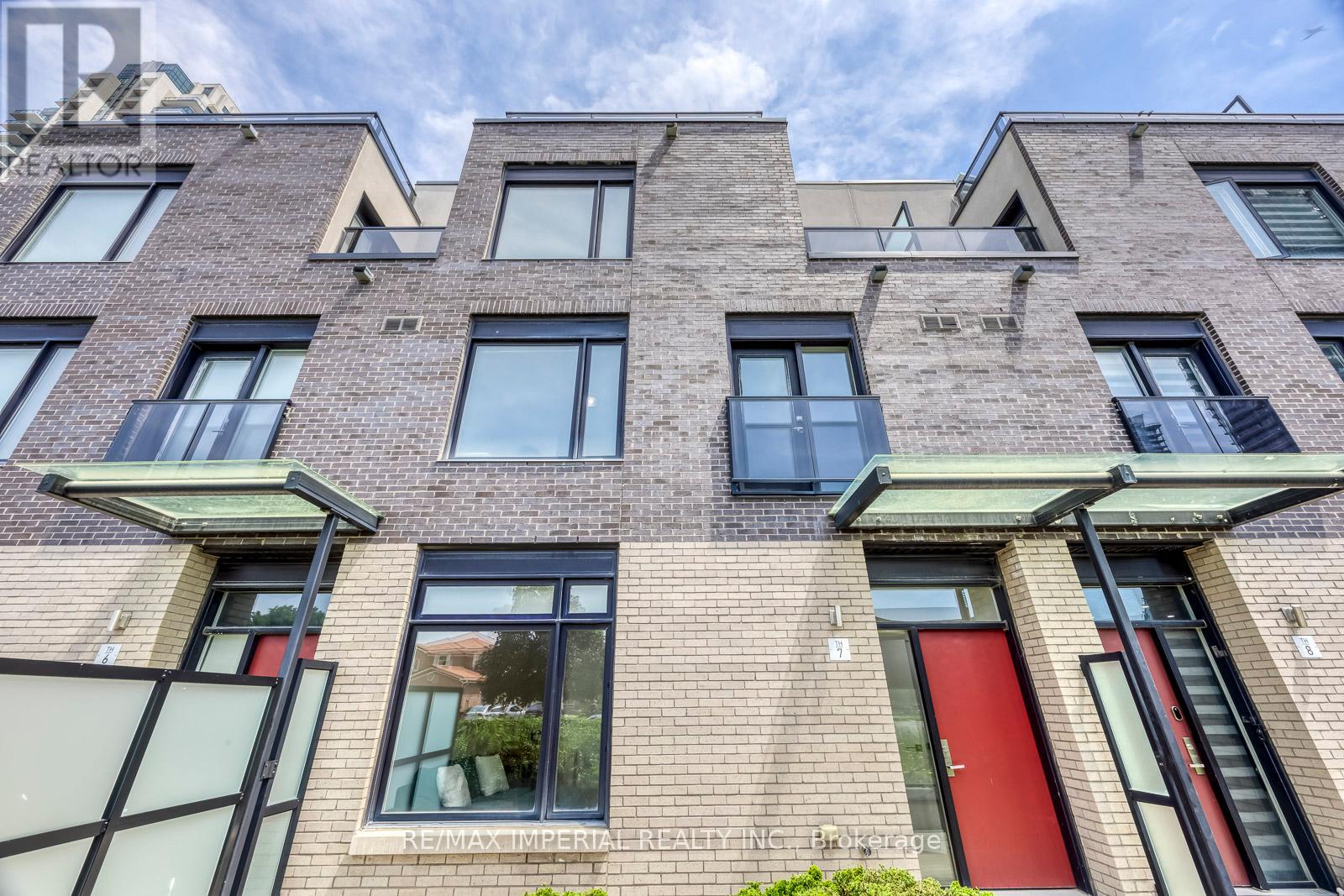 Row / Townhouse for Sale in 7 - 4020 PARKSIDE VILLAGE DRIVE|Mississauga (Creditview), Ontario L5B0K2