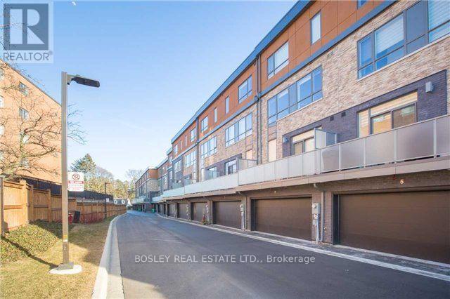 Row / Townhouse for Sale in 7 GODFREY'S LANE|Mississauga (Port Credit), Ontario L5H2T1 2