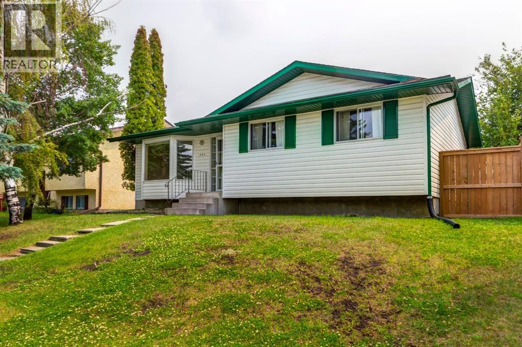 House for Sale in 423 Queen Anne Way SE|Calgary, Alberta T2T2N3 2