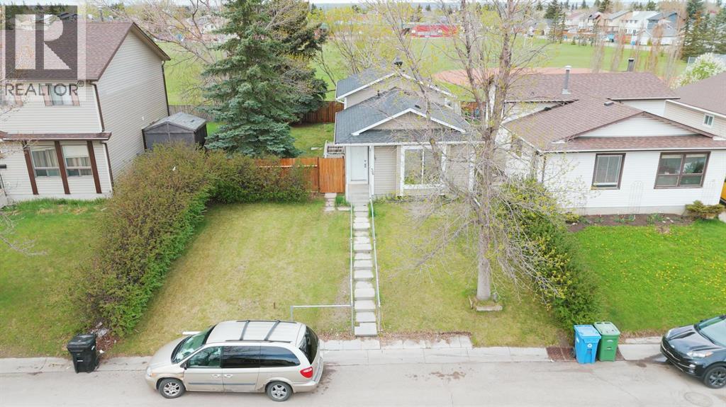 House for Sale in 36 Castleglen Way NE|Calgary, Alberta T3J1T3 4