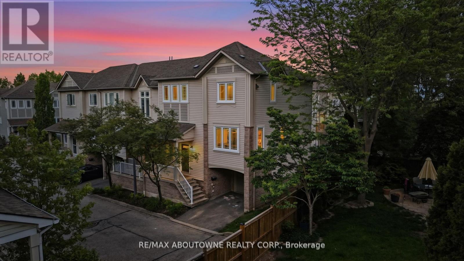 Row / Townhouse for Sale in 54 - 7105 BRANIGAN GATE|Mississauga (Meadowvale Village), Ontario L5N7S2