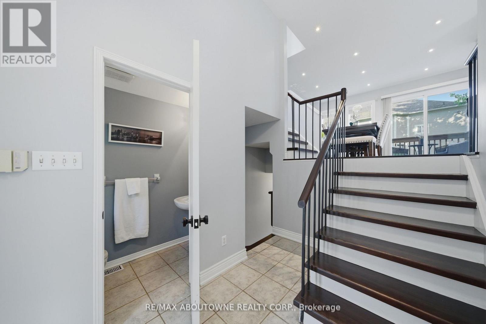 Row / Townhouse for Sale in 54 - 7105 BRANIGAN GATE|Mississauga (Meadowvale Village), Ontario L5N7S2 4