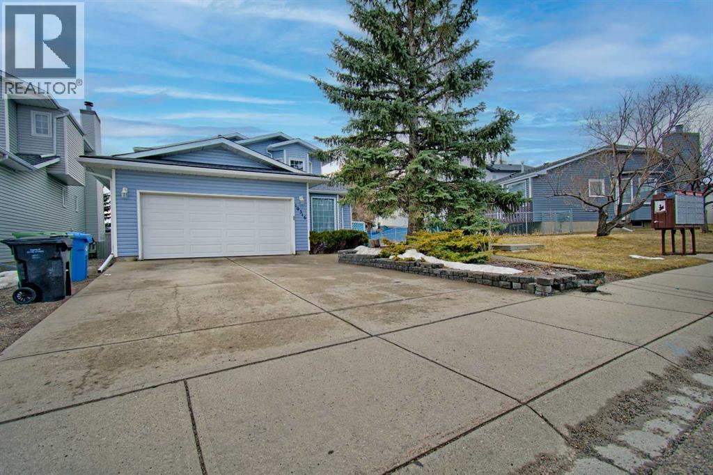 House for Sale in 10316 Hidden Valley Drive NW|Calgary, Alberta T3A4Z6