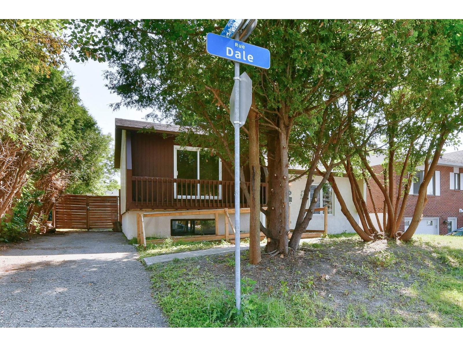 1045 Rue Dale