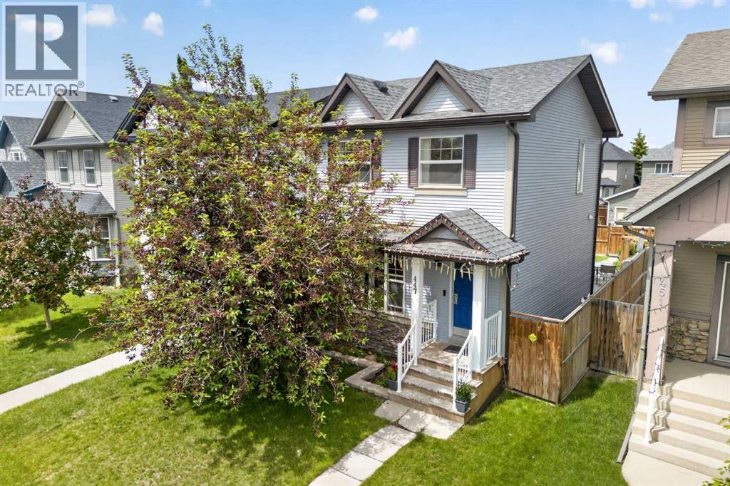 House for Sale in 447 Silverado Plains Circle SW|Calgary, Alberta T2X0H4