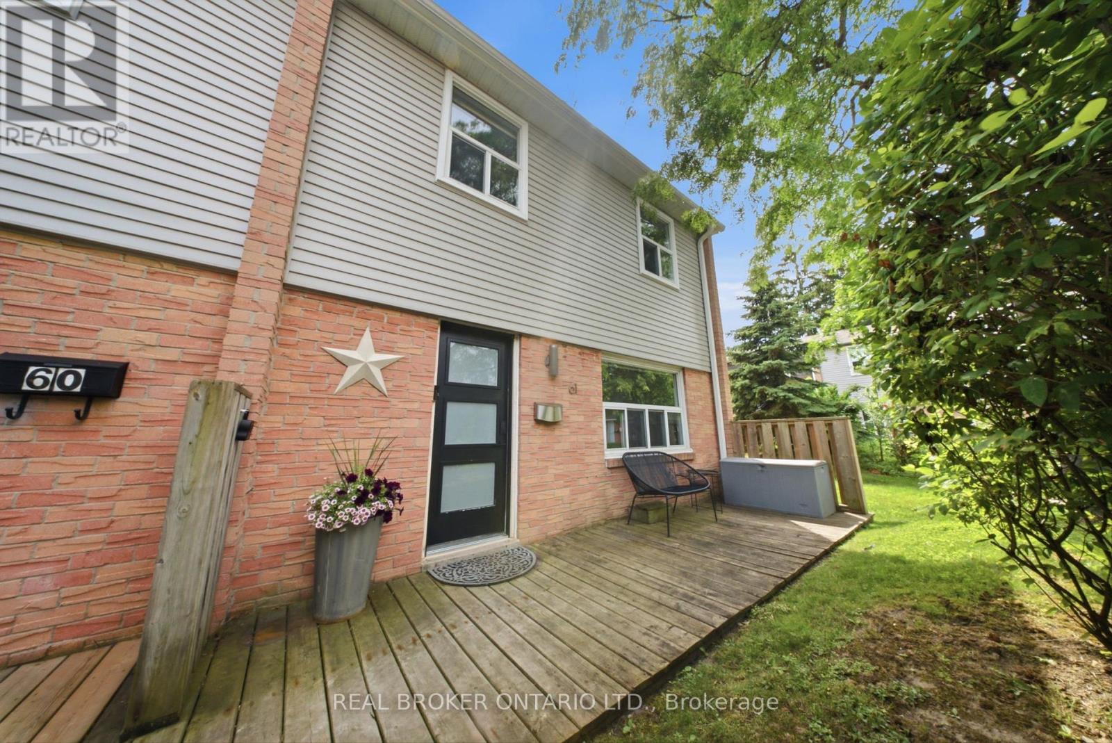 Row / Townhouse for Sale in 61 - 1050 SHAWNMARR ROAD|Mississauga (Port Credit), Ontario L5H3V1
