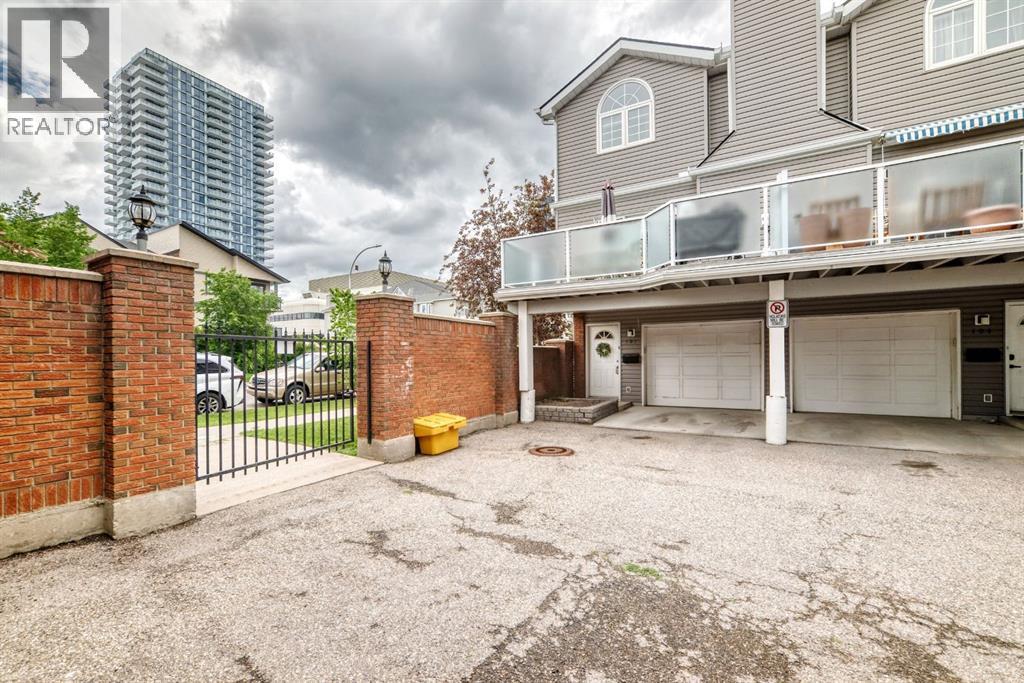 Row / Townhouse for Sale in 102, 1607 11 Avenue SW|Calgary, Alberta t3c0n3 3