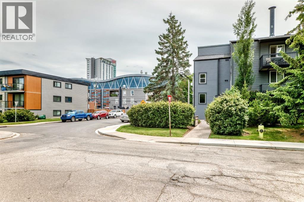 Apartment for Sale in 304, 1301 17 Avenue NW|Calgary, Alberta T2M0R2 3