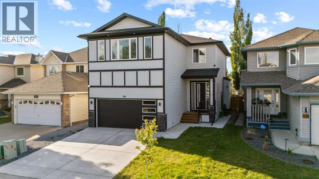House for Sale in 136 Douglas Ridge Green SE|Calgary, Alberta T2Z2T3 2