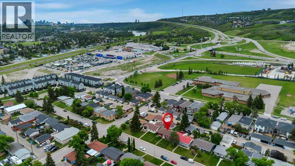 House for Sale in 7311 35 Avenue NW|Calgary, Alberta T3B1T2 2