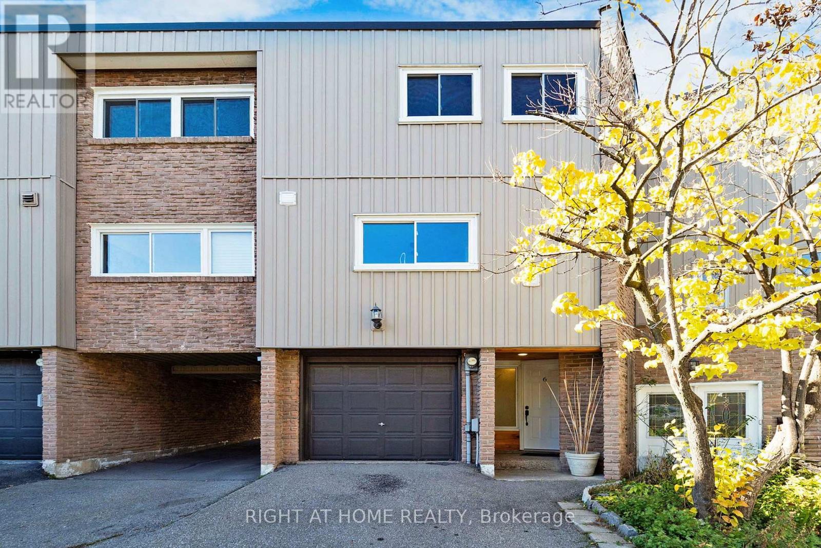 Row / Townhouse for Sale in 6 - 400 BLOOR STREET|Mississauga (Mississauga Valleys), Ontario L5A3M8 3