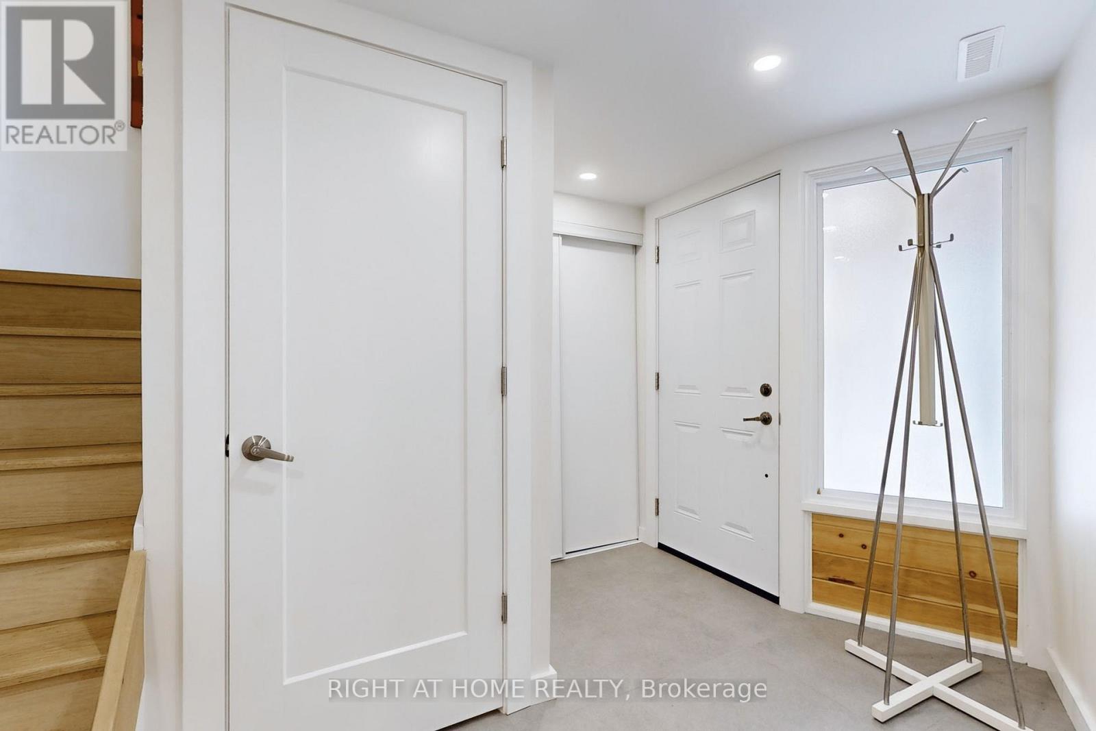 Row / Townhouse for Sale in 6 - 400 BLOOR STREET|Mississauga (Mississauga Valleys), Ontario L5A3M8 4