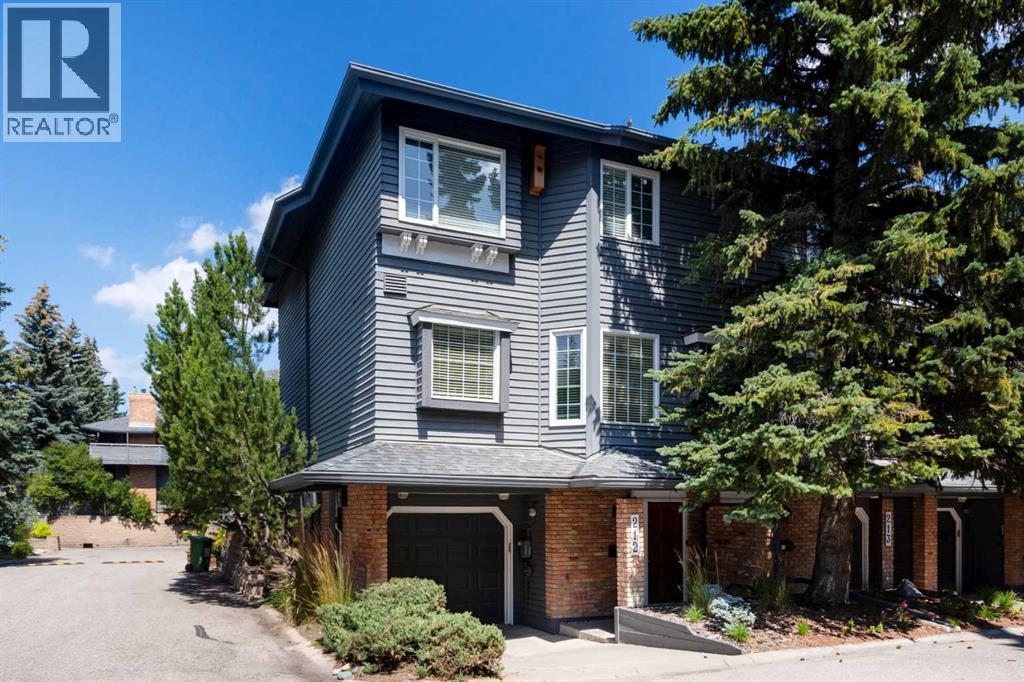 Row / Townhouse for Sale in 212, 4037 42 Street NW|Calgary, Alberta T3A2M9 2