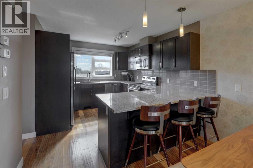 Row / Townhouse for Sale in 208 Covecreek Circle NE|Calgary, Alberta T3K0W6 5