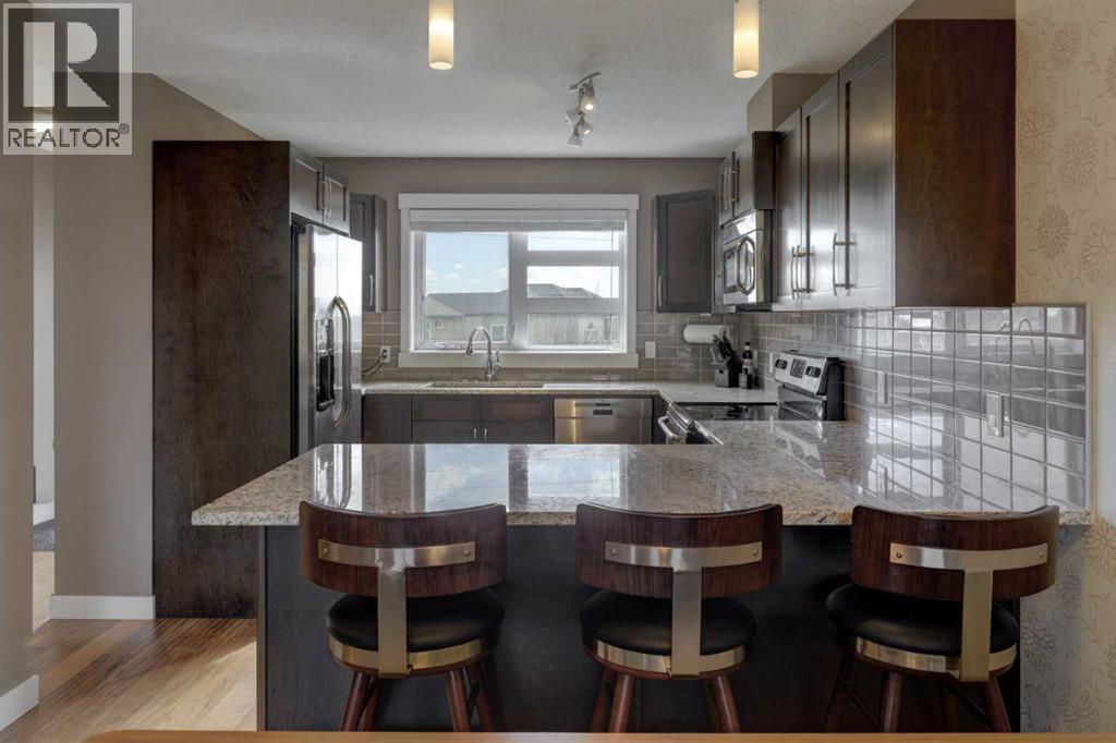 Row / Townhouse for Sale in 208 Covecreek Circle NE|Calgary, Alberta T3K0W6 4