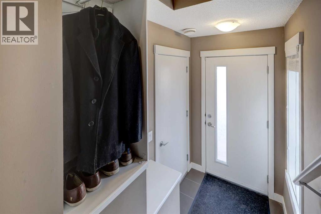 Row / Townhouse for Sale in 208 Covecreek Circle NE|Calgary, Alberta T3K0W6 3