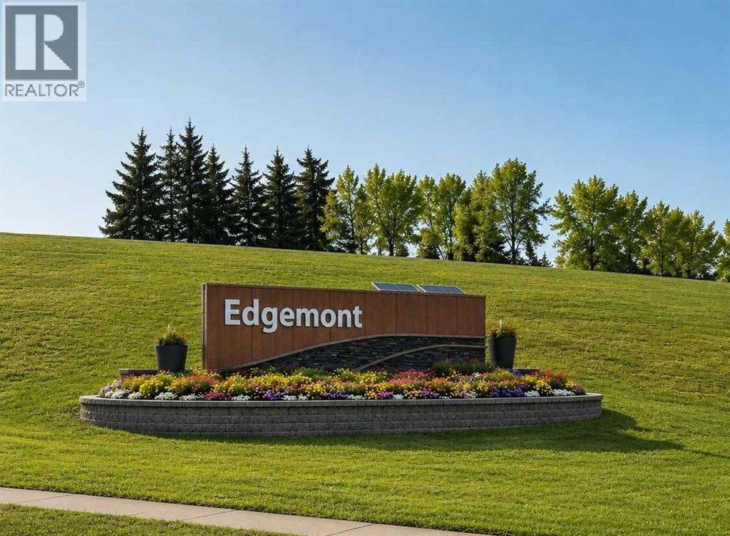 Duplex for Sale in 26 Edgewood Drive NW|Calgary, Alberta T3A2T4 3