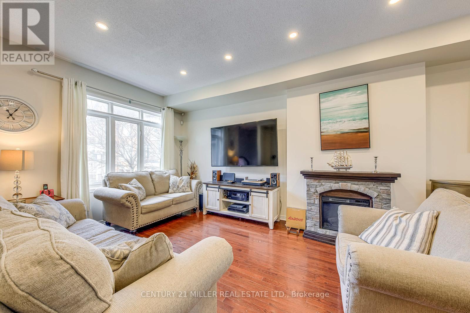 Row / Townhouse for Sale in 3117 JOEL KERBEL PLACE|Mississauga (Applewood), Ontario L4Y0B1 4