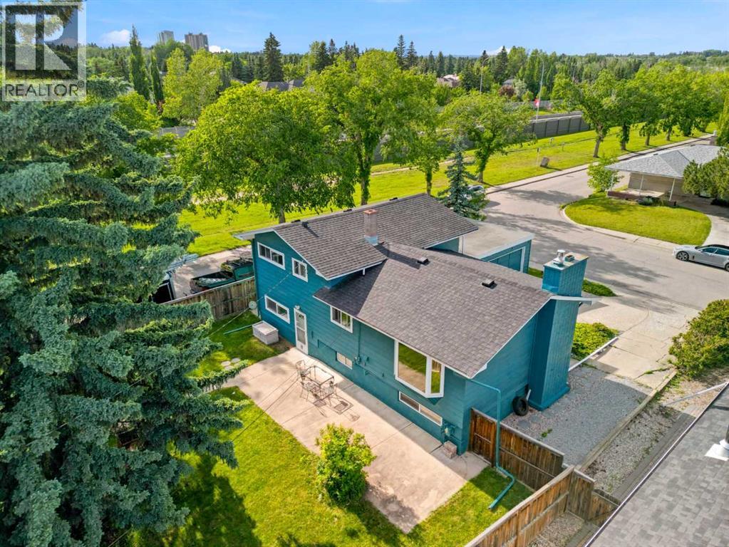 House for Sale in 67 Hooke Road SW|Calgary, Alberta T2V3K6 3