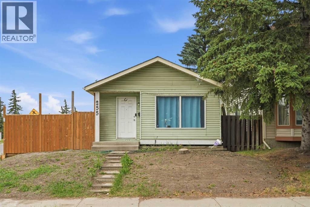House for Sale in 255 Falton Drive NE|Calgary, Alberta T3J2W8