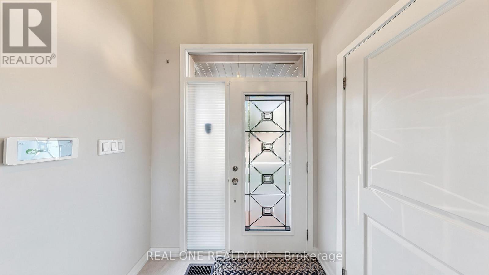 Row / Townhouse for Sale in 3151 MINTWOOD CIRCLE|Oakville (GO Glenorchy), Ontario L6H0N9 3