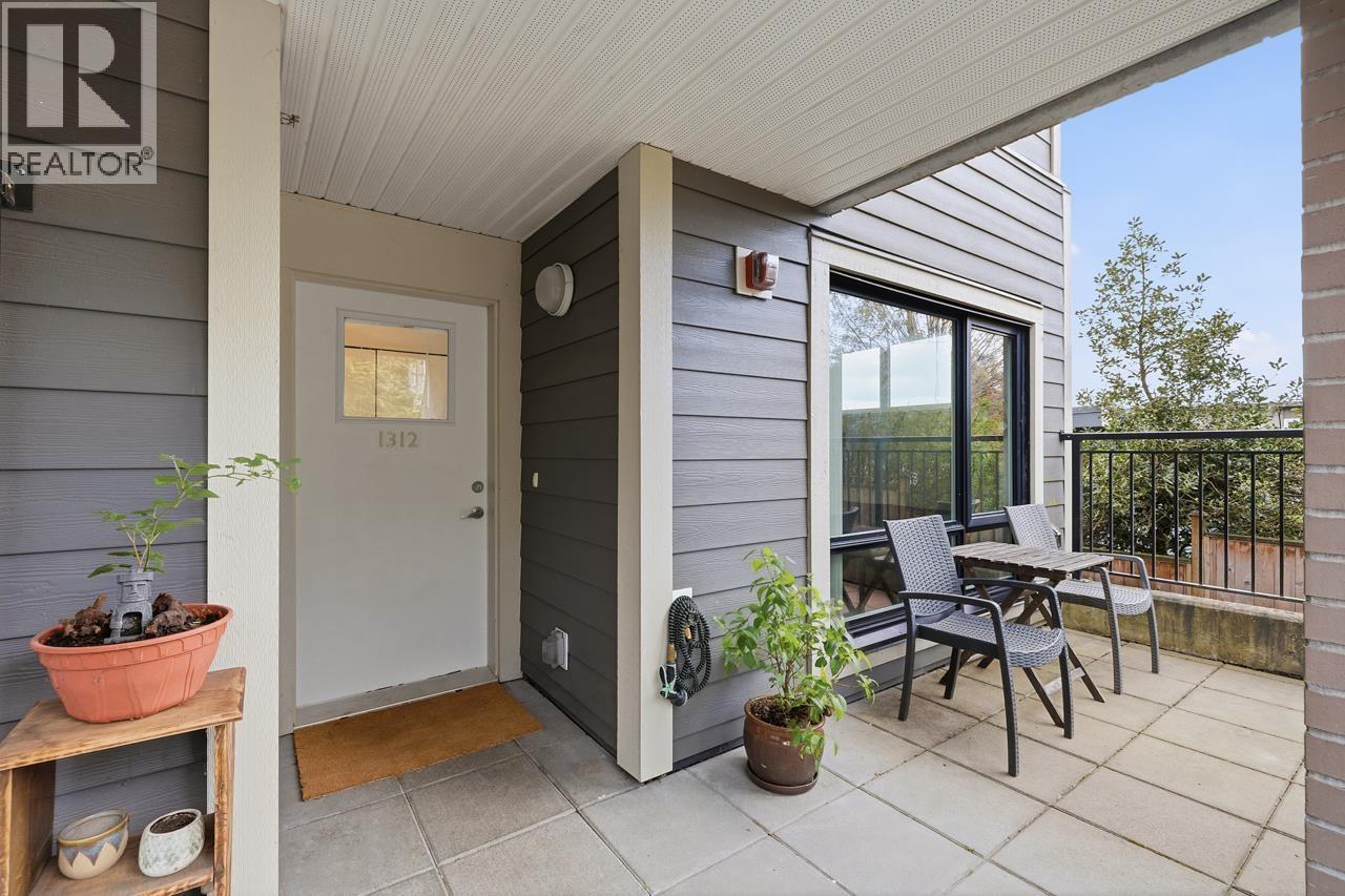 1312 FIFTH AVENUE, New Westminster, BC photo 2