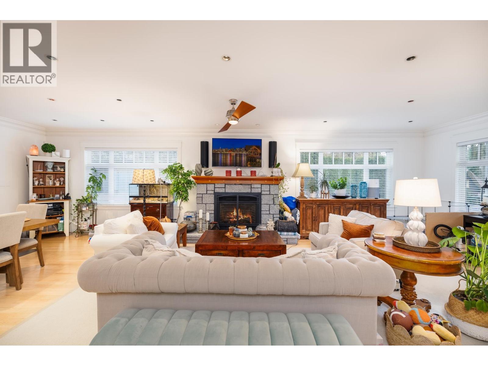 1232 HARRIS AVENUE, North Vancouver, BC photo 3