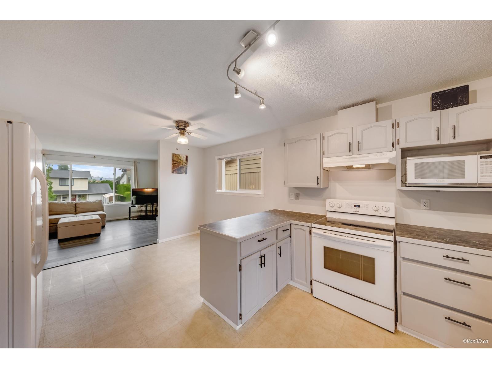 27549 31A AVENUE, Langley, BC photo 2