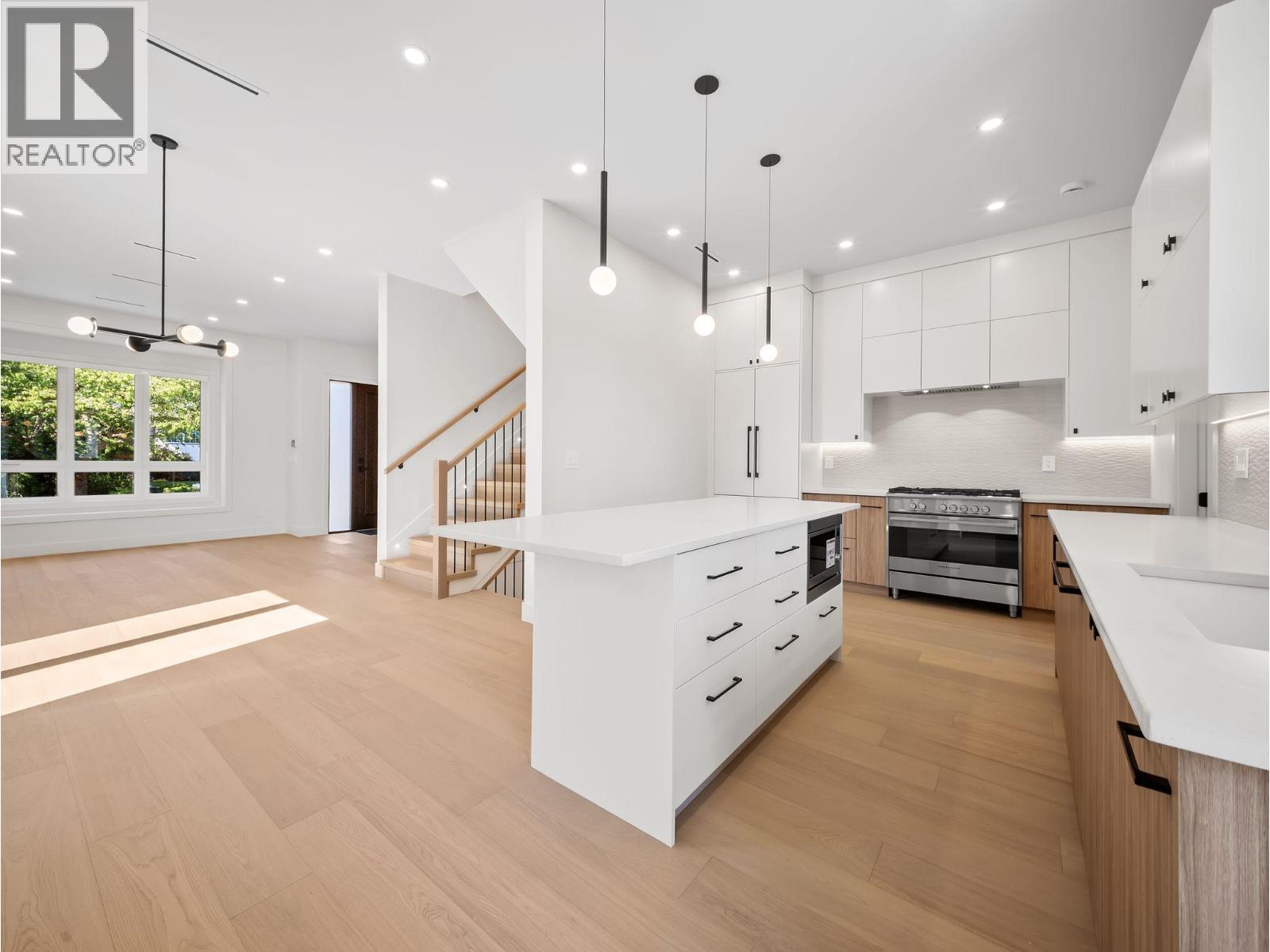 1 3786 PETER STREET, Burnaby, BC photo 5