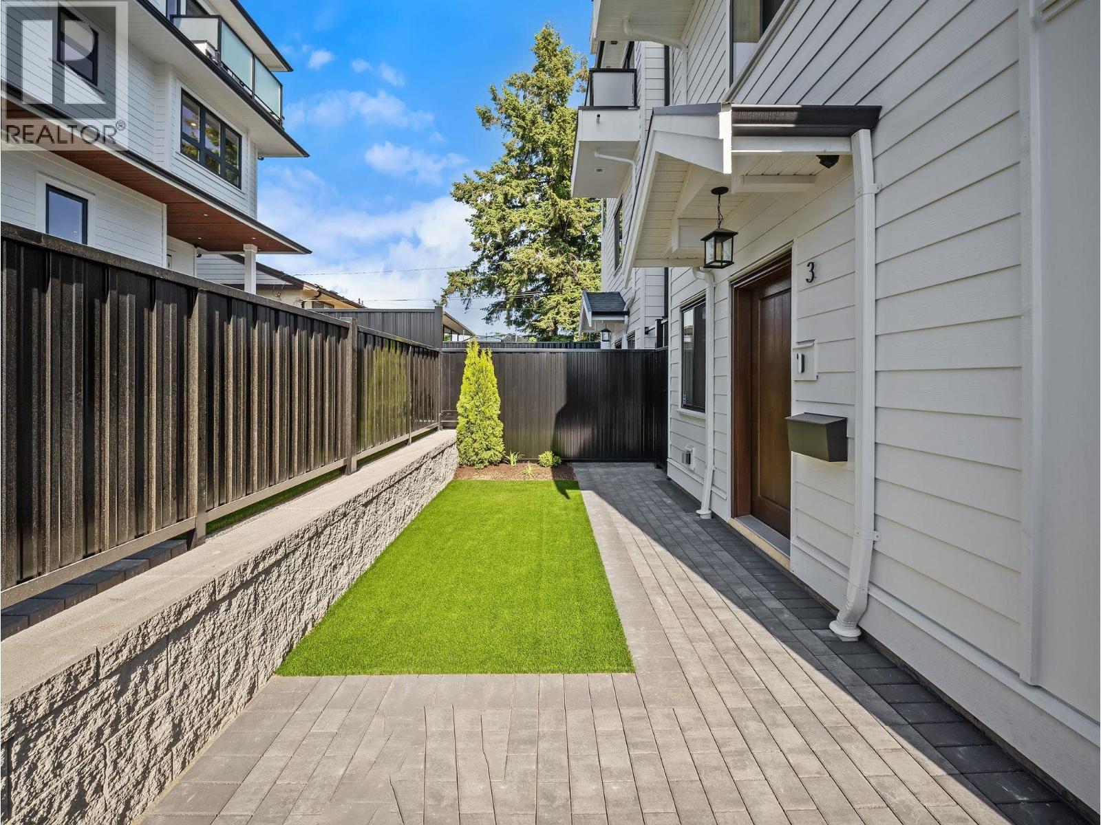 3 3786 PETER STREET, Burnaby, BC photo 2