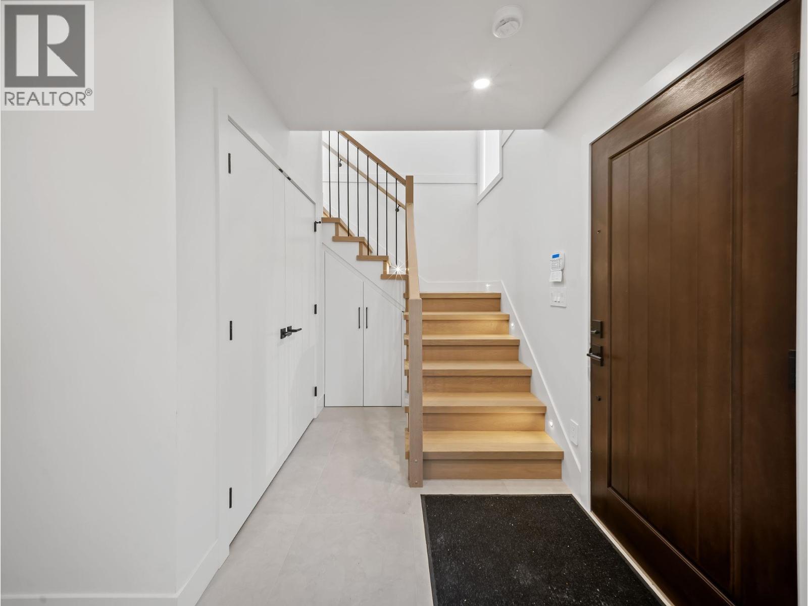 3 3786 PETER STREET, Burnaby, BC photo 3
