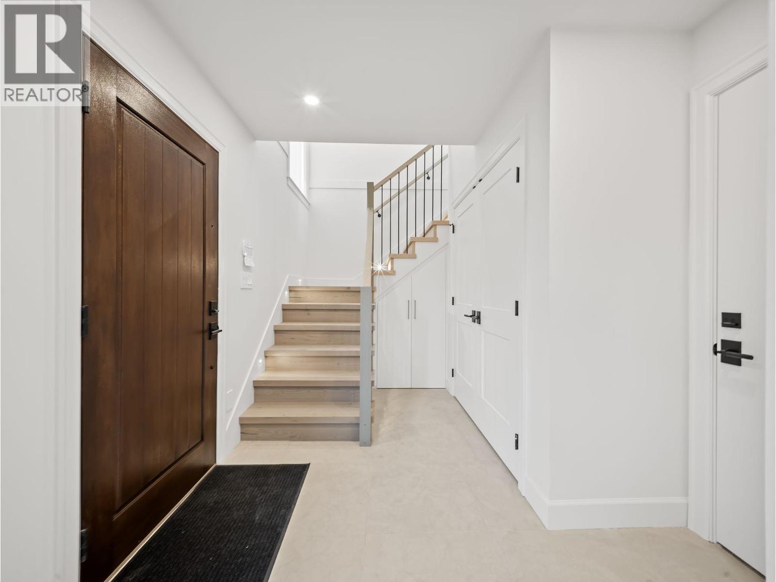 4 3786 PETER STREET, Burnaby, BC photo 4