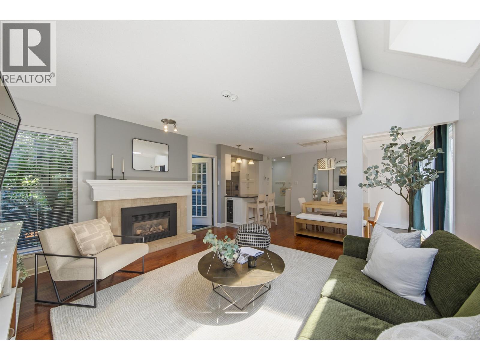 3385 W 8TH AVENUE, Vancouver, BC photo 2