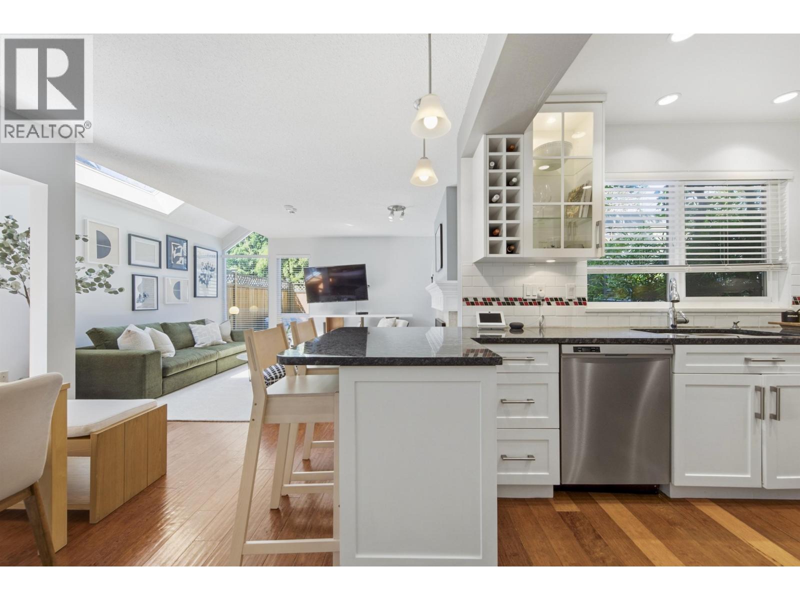 3385 W 8TH AVENUE, Vancouver, BC photo 5