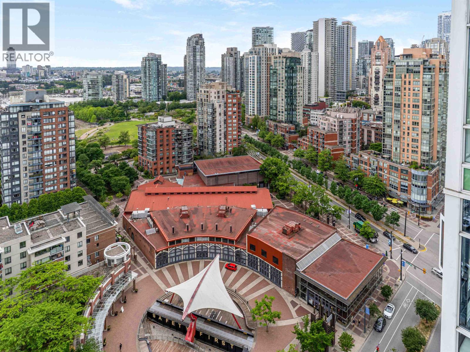 2807 1199 MARINASIDE CRESCENT, Vancouver, BC photo 2