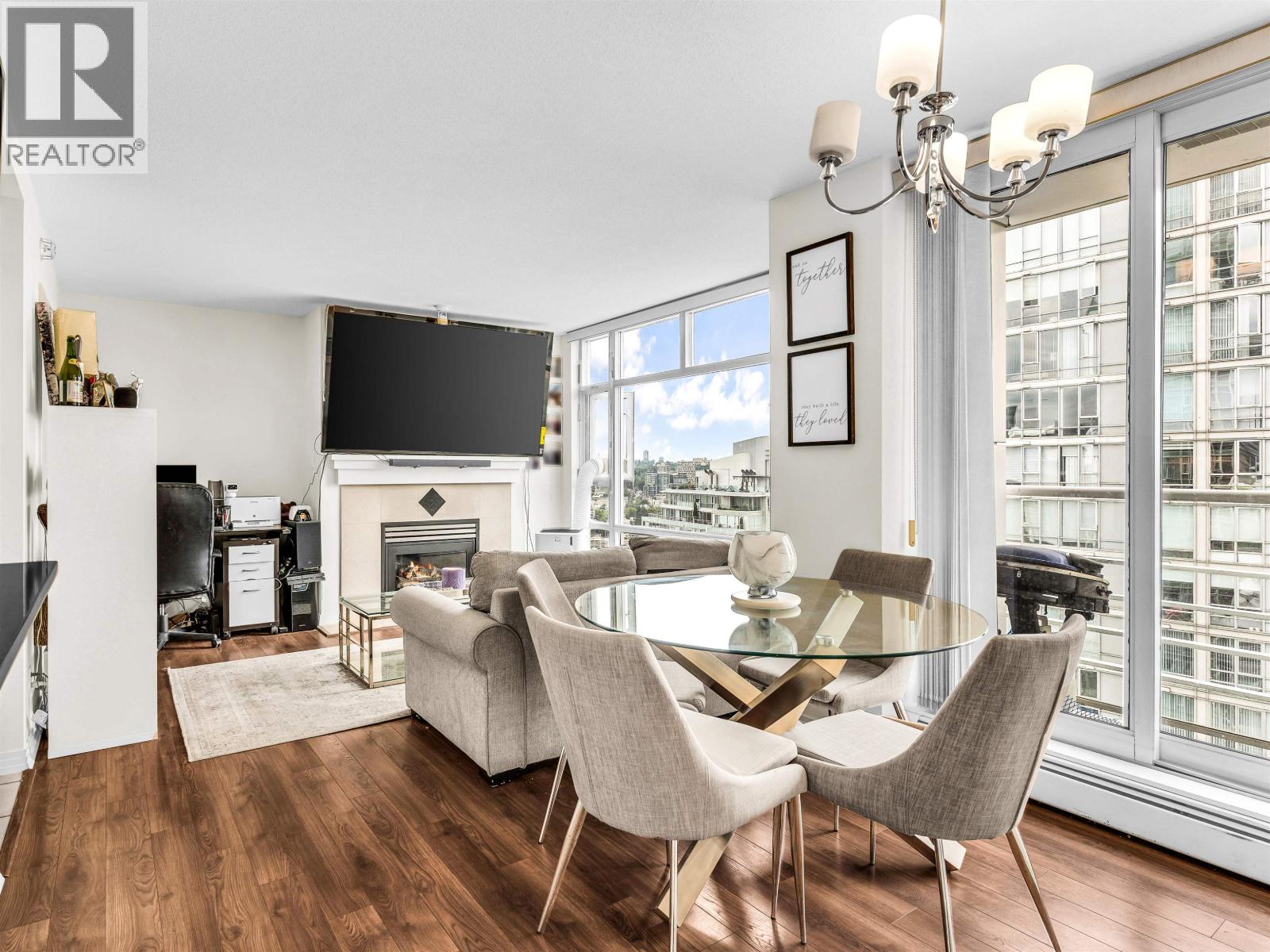 2807 1199 MARINASIDE CRESCENT, Vancouver, BC photo 3