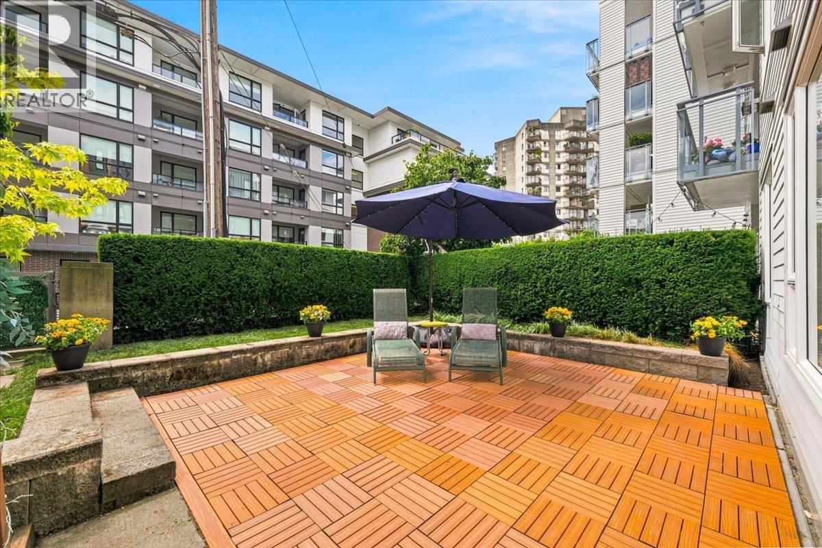 3 221 E 3 STREET, North Vancouver, BC photo 3