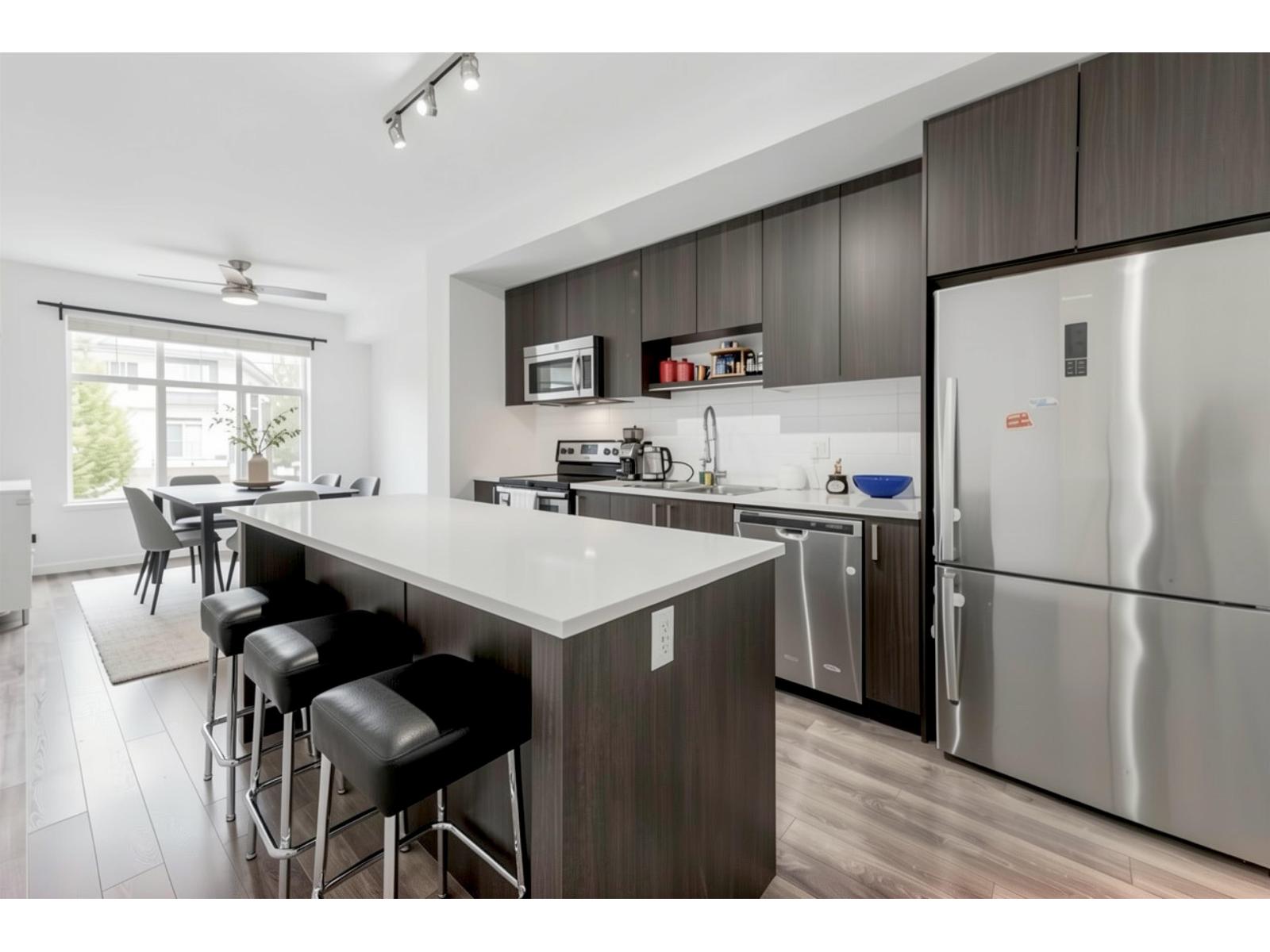 99 15340 GUILDFORD DRIVE, Surrey, BC photo 4